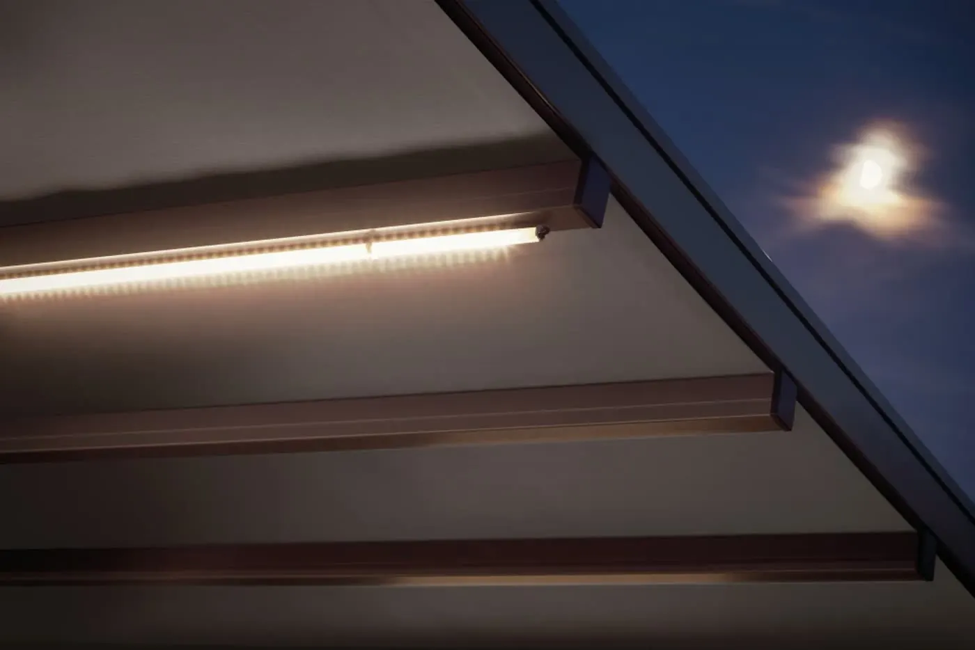 Вечерняя терраса с LED-подсветкой маркизы WAREMA Terrea K60